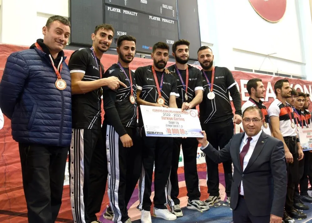 Curlingte şampiyonlar belli oldu