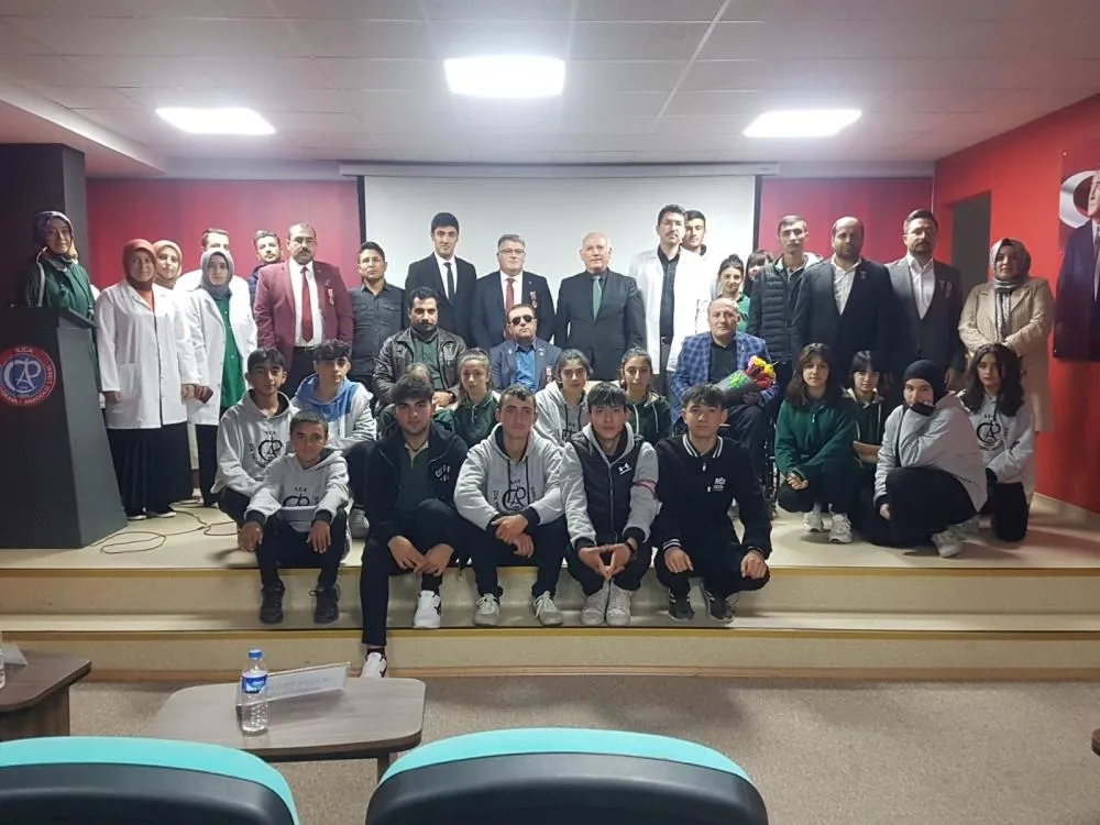 Öğrenciler gazileri sınıflarında misafir etti