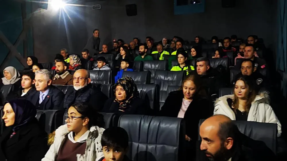 Şehit ailelerini ve gazileri duygulandıran sinema filmi
