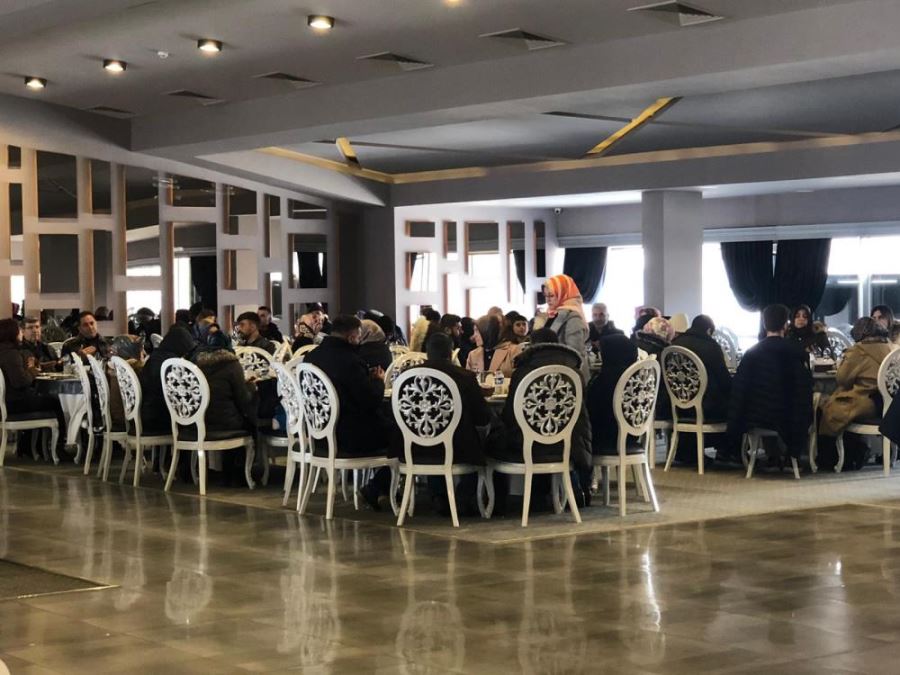Depremzedeler yemek organizasyonunda buluştu