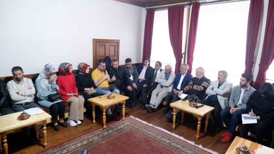 Tarihi konakta Necip Fazıl şiirleri okudular