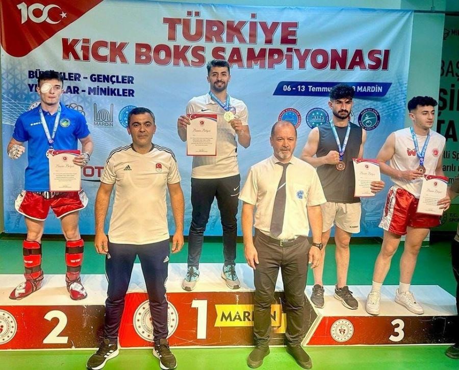 Erzurumlu Kick Boksçular madalyaları topladı