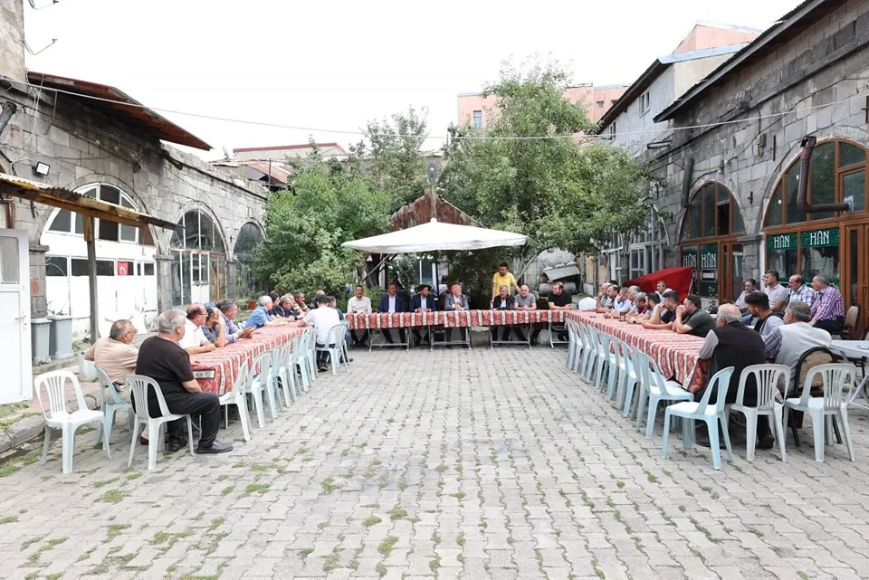 Başkan Sekmen’den Hacılar Hanı esnafına ziyaret