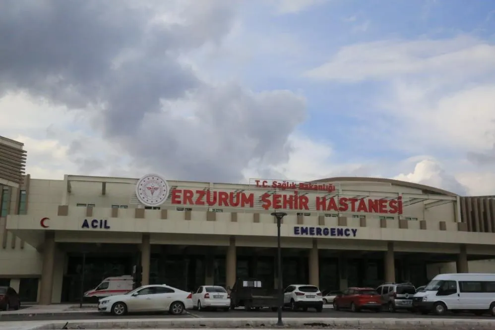 Başhekim Tör; “Türkiye’nin en modern ve büyük yoğun bakımlarından birisi bizde”