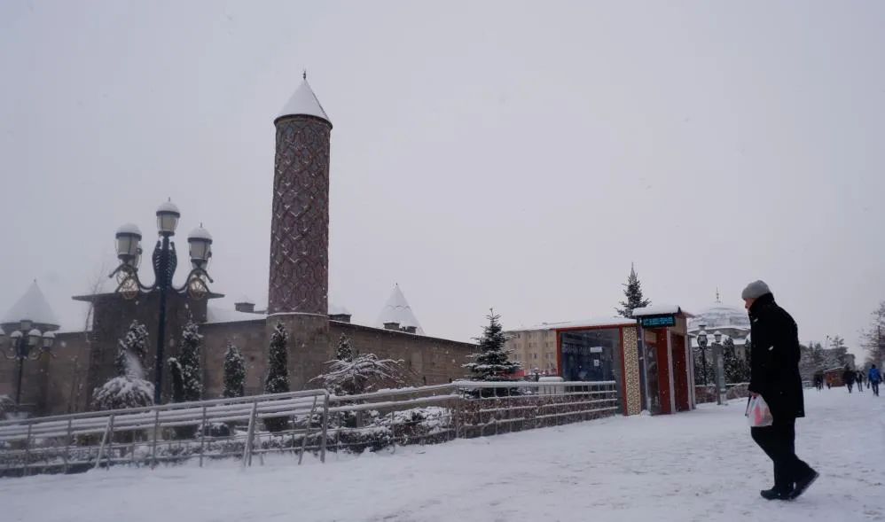 Erzurum beyaza büründü