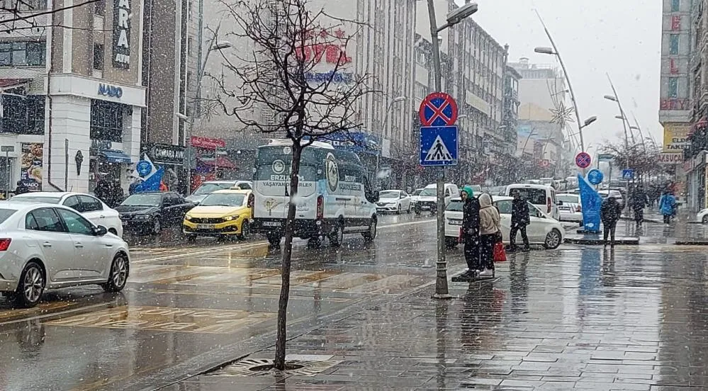 Erzurum’a kar yağışı sürprizi