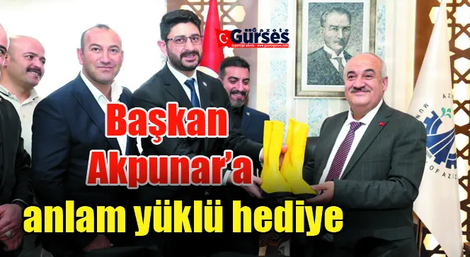 Başkan Akpunar’a anlam yüklü hediye