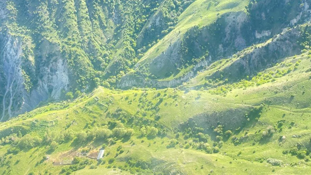 Çaşır toplarken kayalıklardan düşen kadın ambulans helikopterle hastaneye sevk edildi