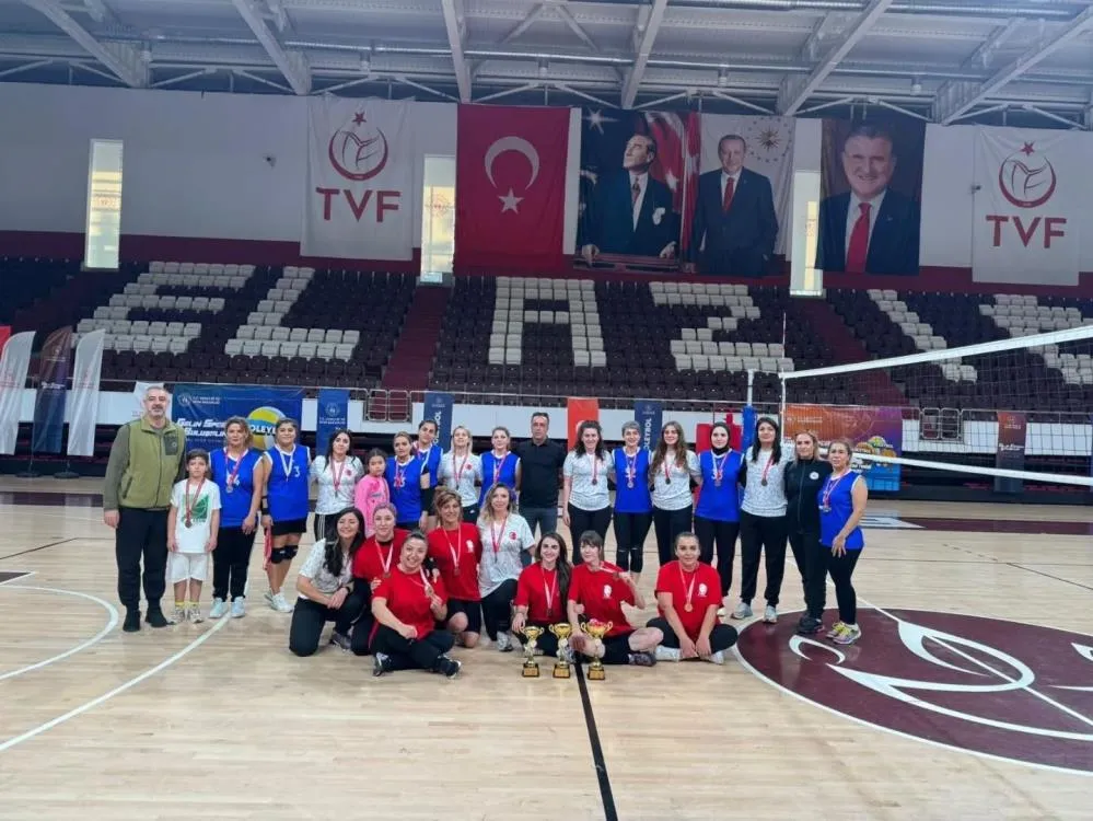 Erzurum Valiliği Kadın Voleybol Takımı şampiyon oldu