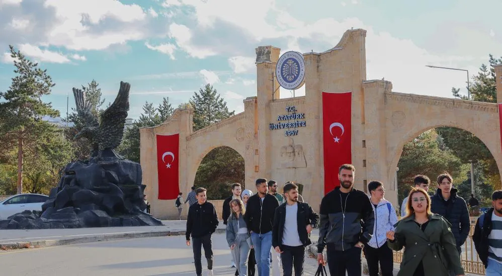 Atatürk Üniversitesi Kalkındırma Vakfı, 2025-2026 eğitim-öğretim yılı burs başvurularını açtı