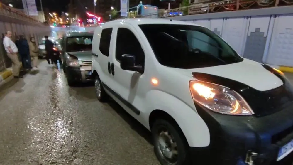 Köprülü kavşakta zincirleme trafik kazası