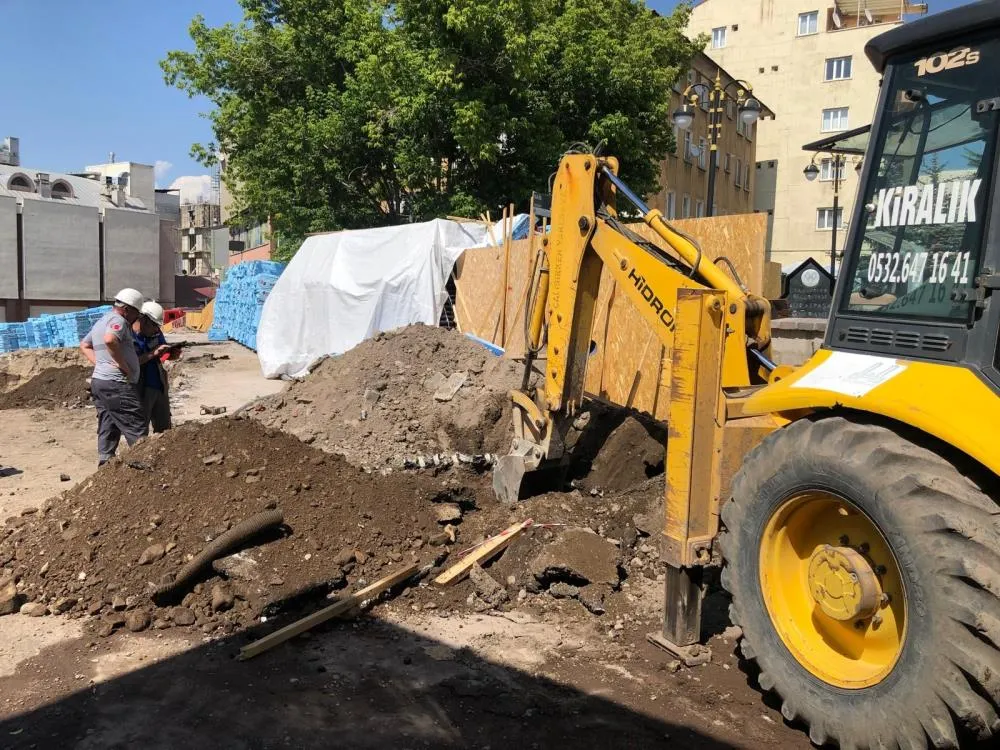 Doğalgaz borusu delindi, vatandaşlar büyük korku yaşadı
