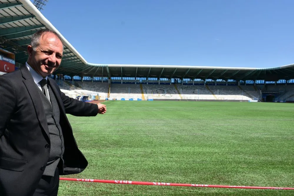 Çakmur hibrit çim zemini inceledi