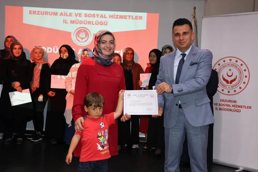 Aile eğitimi kursiyerlerine belge töreni