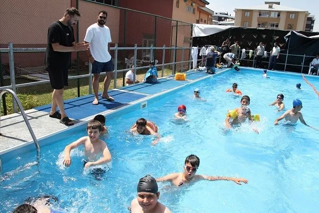 Gençlerin tatil adresi Yakutiye portatif yüzme havuzu