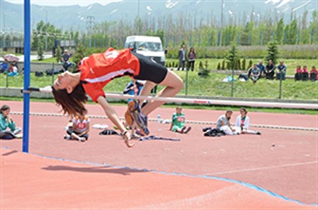 PUANLI ATLETIZMDE MADALYA VE KUPALAR SAHIPLERINI BULDU