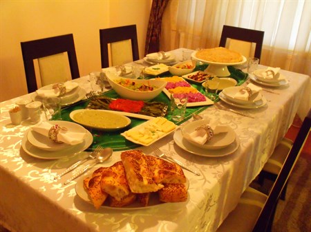ESKI RAMAZANLARDA KALAN BIR GELENEK DIS KIRASI VE ÇAT KAPI MISAFIRLIK