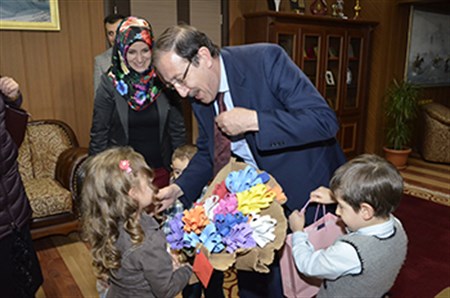 MINIK ÖGRENCILERDEN BASKAN BULUTLAR