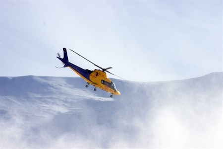 HELIKOPTERLER HASTALAR IÇIN HAVALANDI