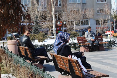 ERZURUMLULAR SUBAT AYINDAKI SICAGIN KEYFINI ÇIKARDI