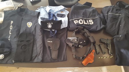 POLIS KIYAFETIYLE DOLANDIRICILIK YAPAN 1 KISI YAKALANDI