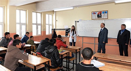 Vali Azizoglu, “Muhtaç ögrencinin vebali benden sorulur”