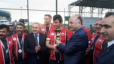 Futbolda Valilik Kupasi sahiplerini buldu