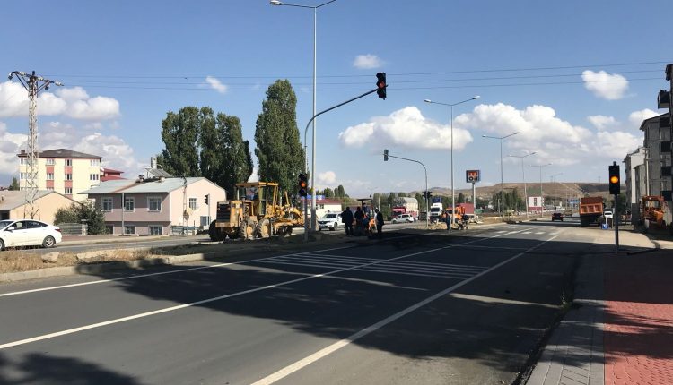 Horasan’da trafik kazalarinin çok yasandigi kavsaga önlem alindi