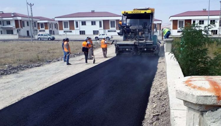 Aziziye’de asfalt kaplama çalismalari son sürat devam ediyor