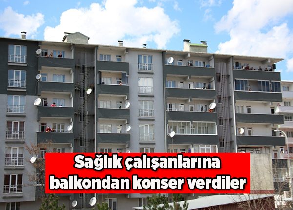 Saglik çalisanlarina balkondan konser verdiler