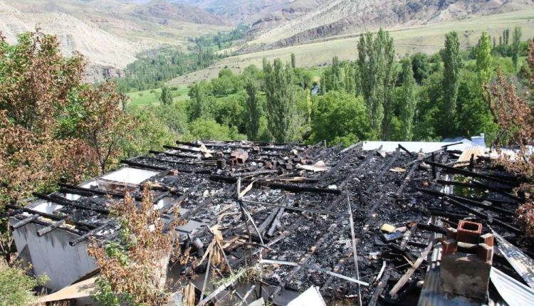 Evi yanan 76 yasindaki Bülbül nine ahirda yasam mücadelesi veriyor