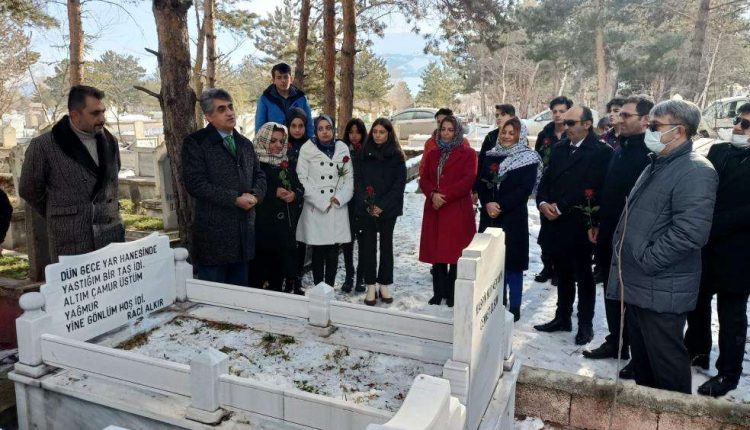 Türkü Pasa mezari basinda anildi